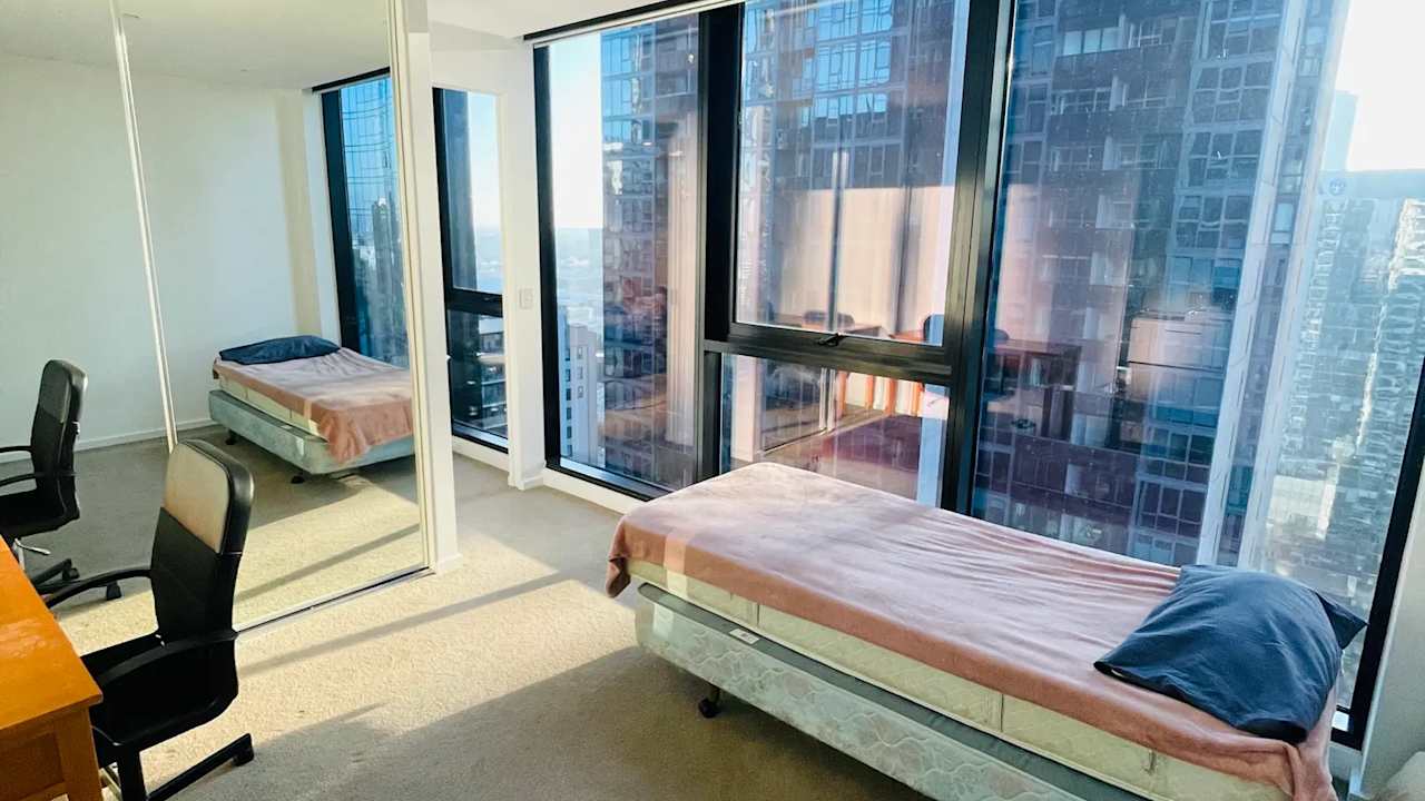 Furnished room with ensuite in a flatshare
