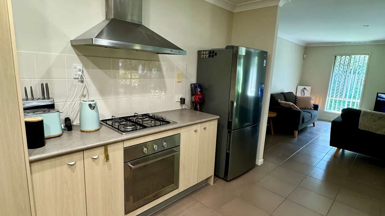 Room in a share house