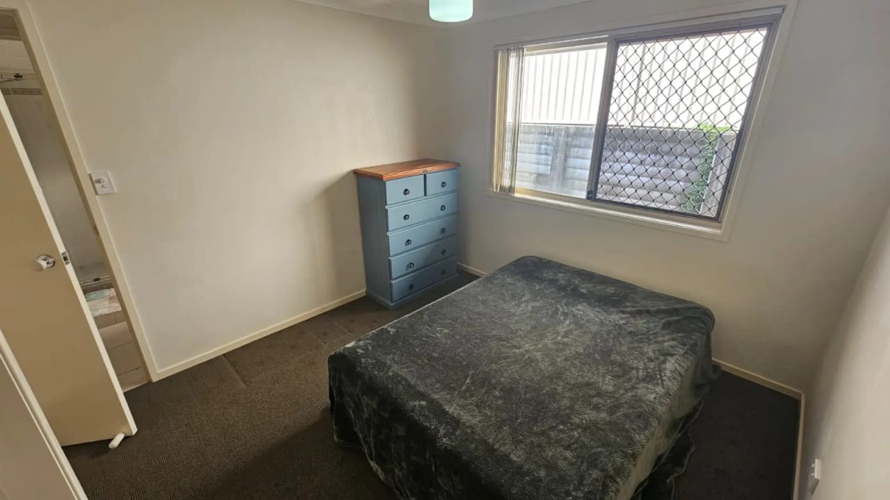 Room in a share house