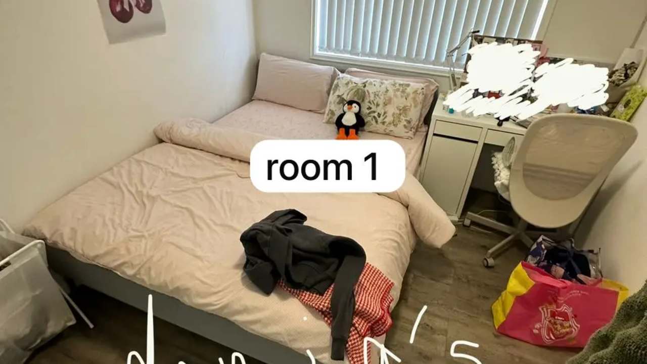 Furnished room in a share house