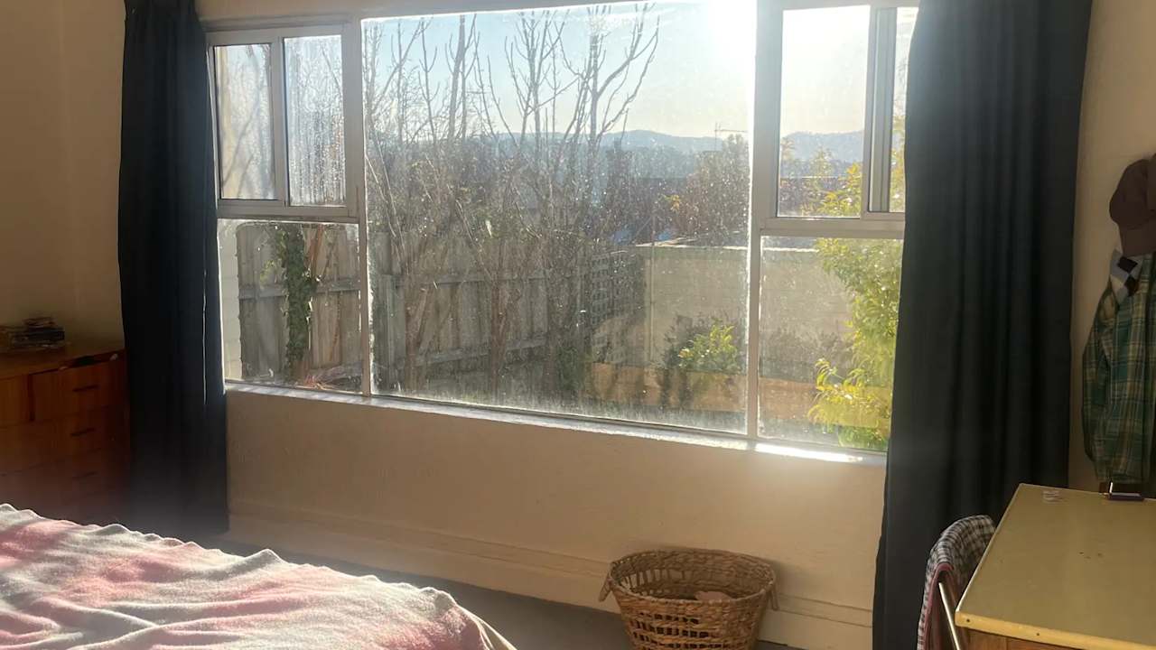 Unfurnished room in a flatshare