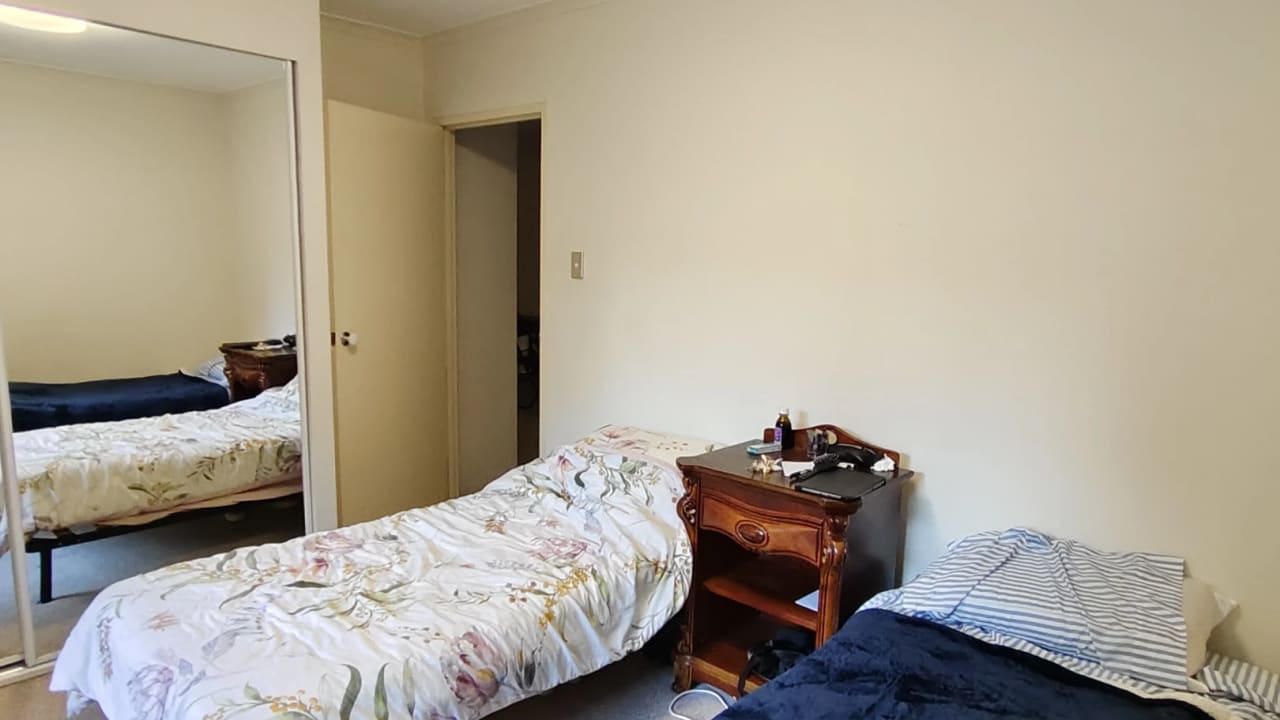 Furnished room in a flatshare
