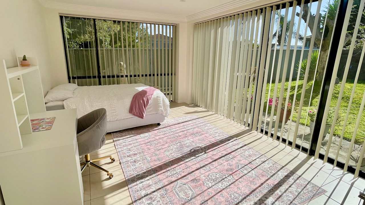Room in a share house