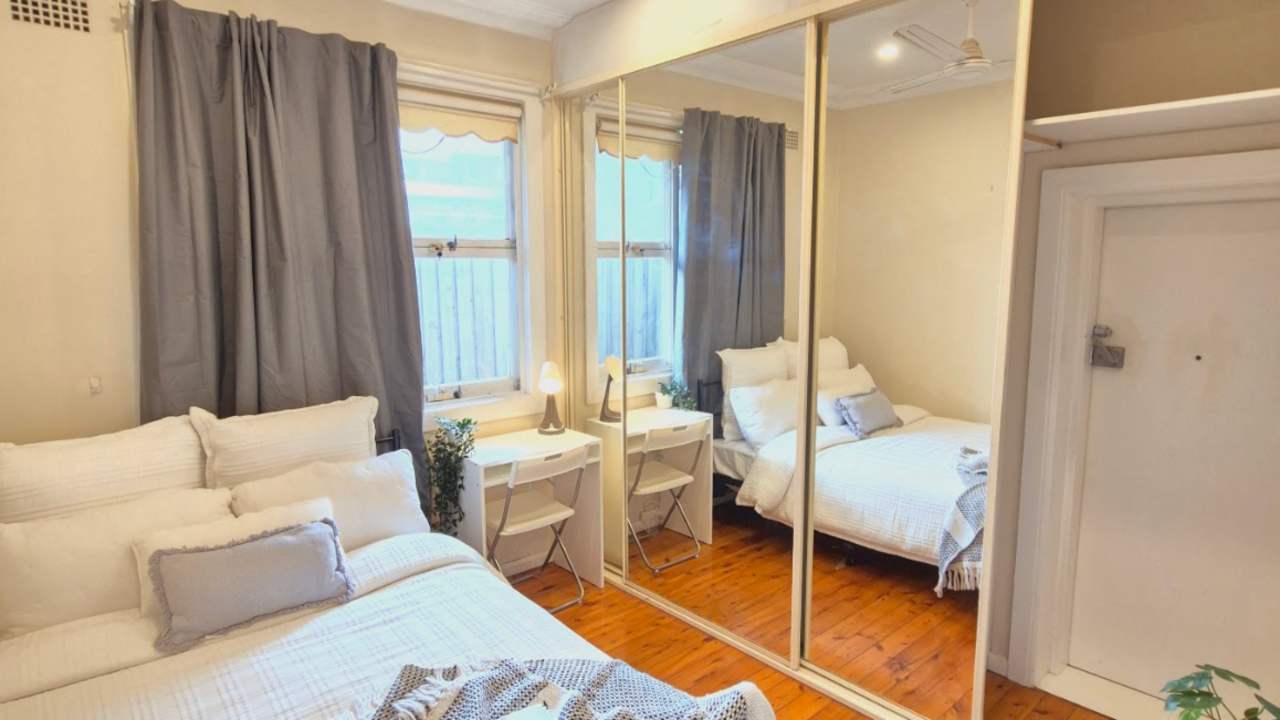 Furnished room in a share house