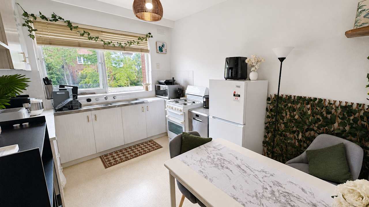 Furnished room in a flatshare