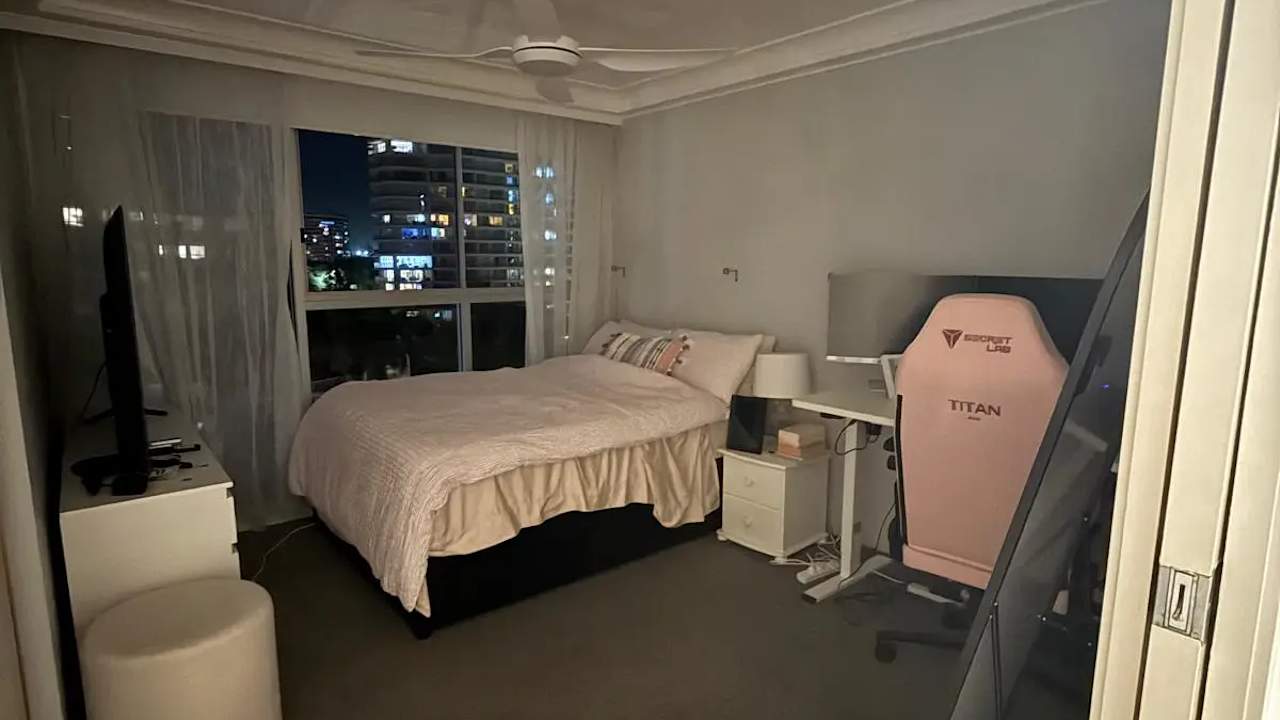 Furnished room with own bathroom