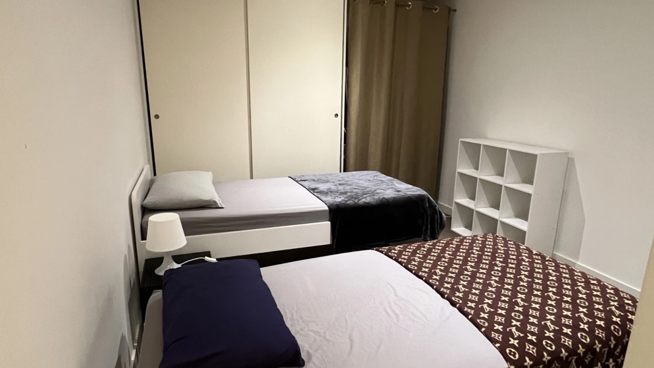 Furnished room in a flatshare