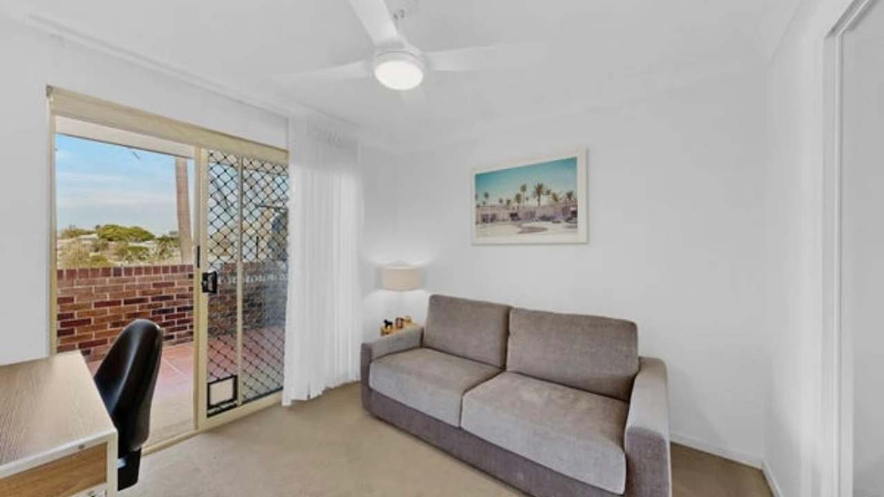 Unfurnished room in a flatshare