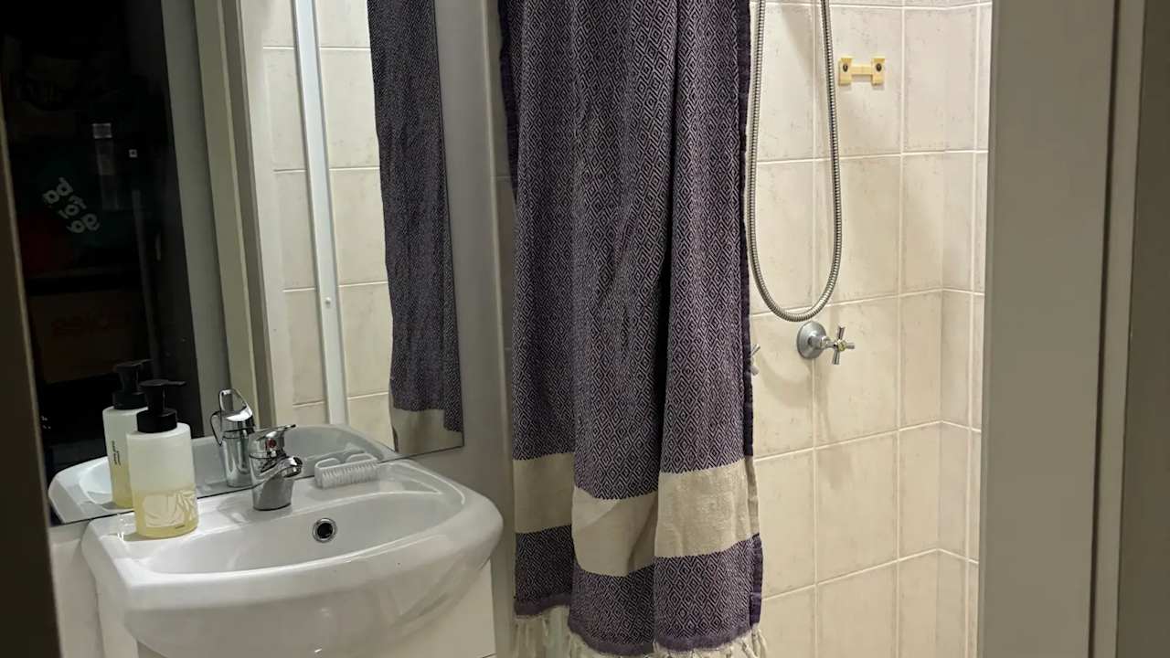 Furnished room with own bathroom