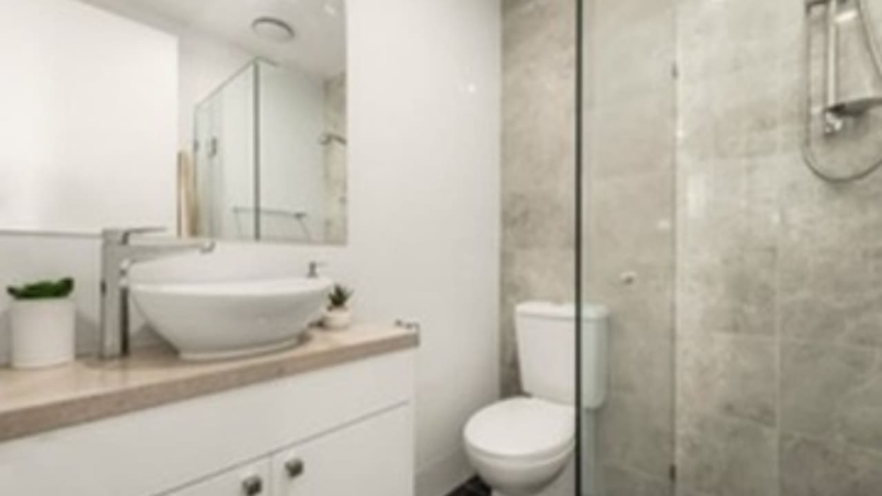 Unfurnished room with ensuite in a flatshare