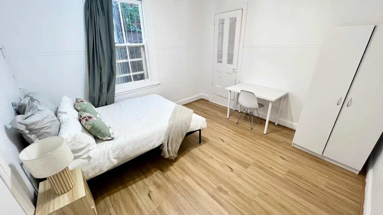 Room in a share house