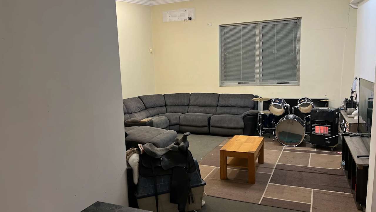 Whole property with 2 rooms for rent