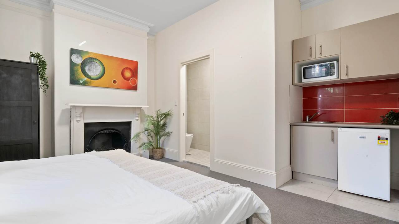 Furnished room in a flatshare