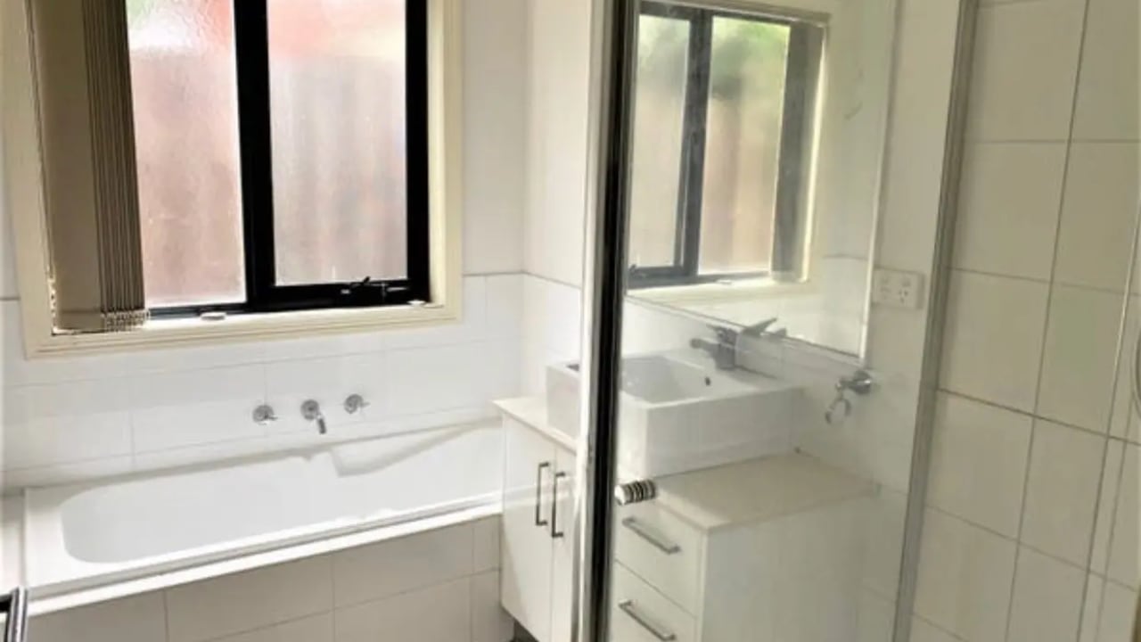 Room in a share house
