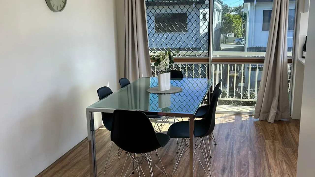 Furnished room in a flatshare