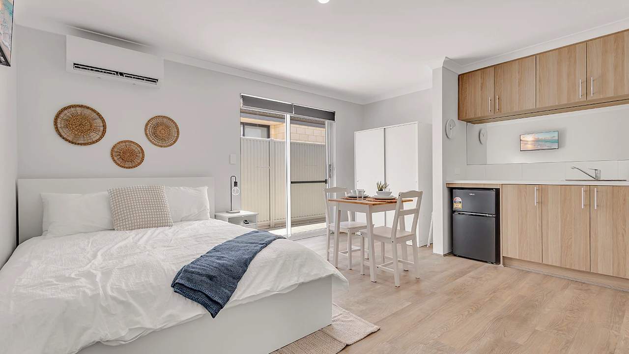 Furnished room with own bathroom
