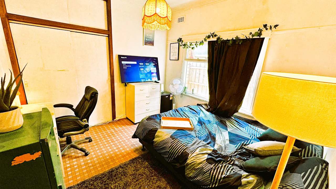 Furnished room in a flatshare