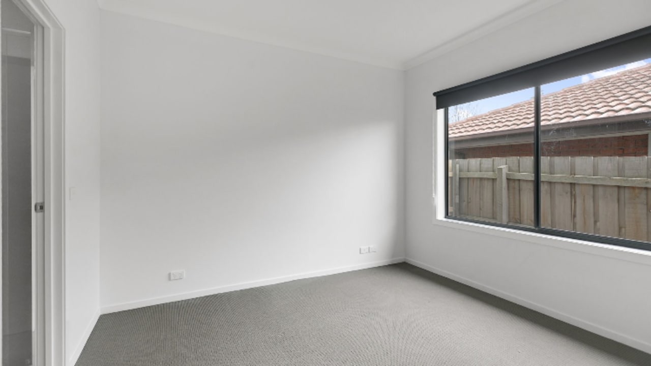 Unfurnished room with ensuite in a flatshare