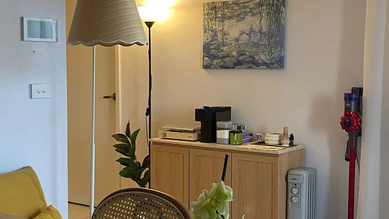 Furnished room in a flatshare