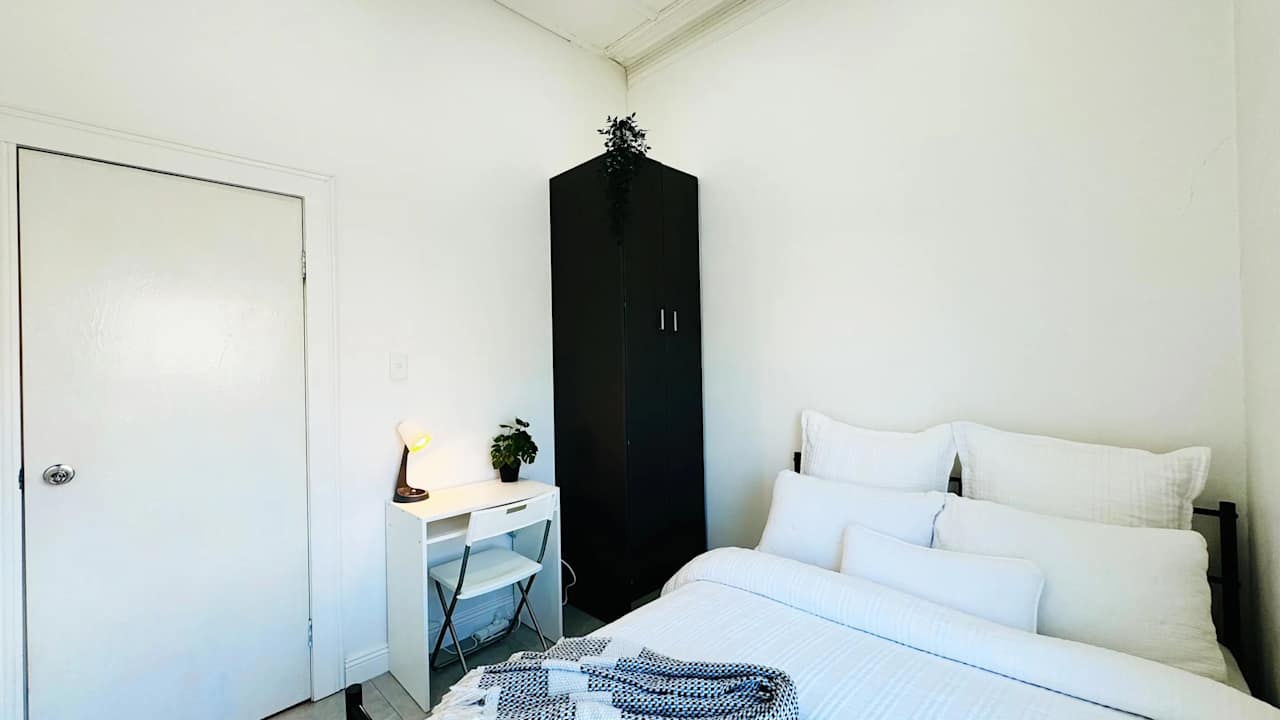 Furnished room in a flatshare
