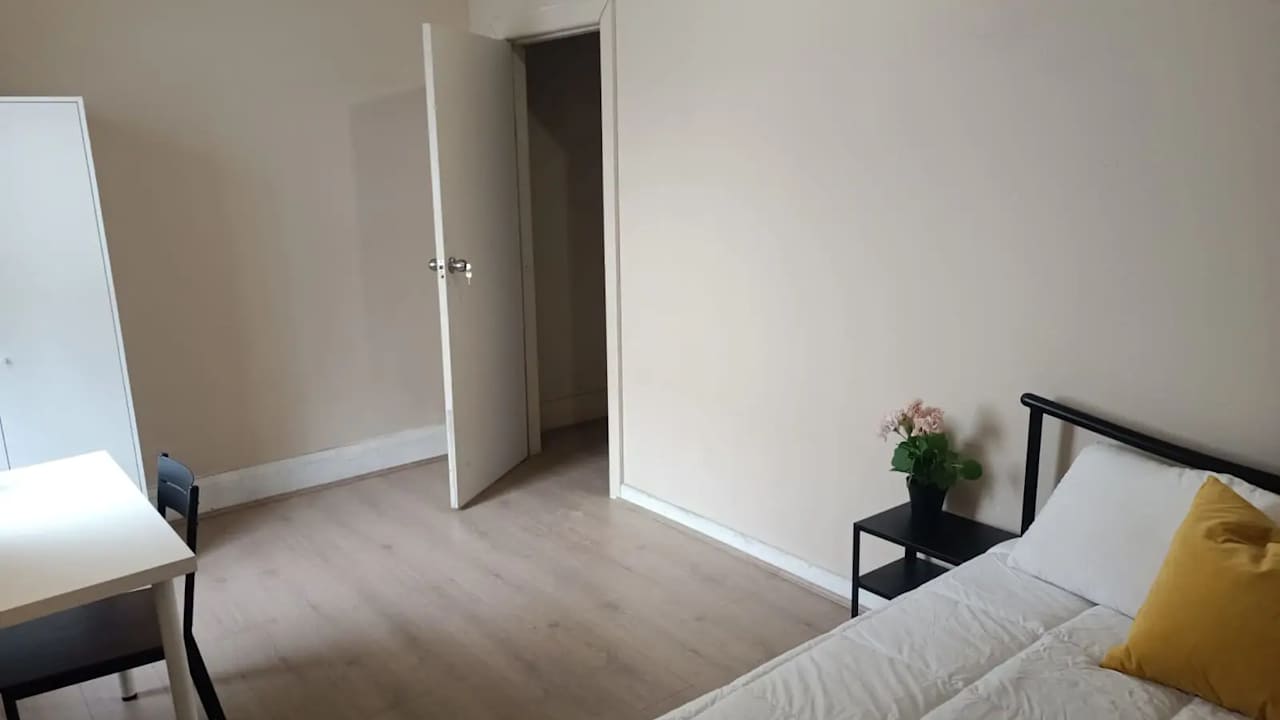 Furnished room in a flatshare