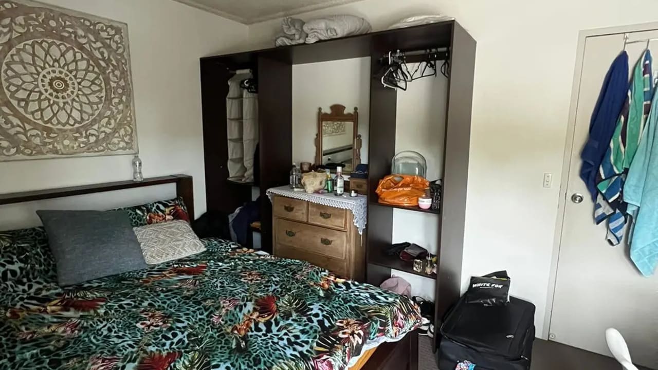 Furnished room in a flatshare