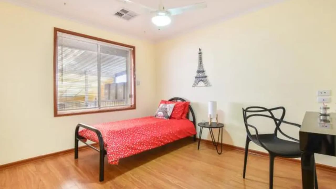 Room in a share house