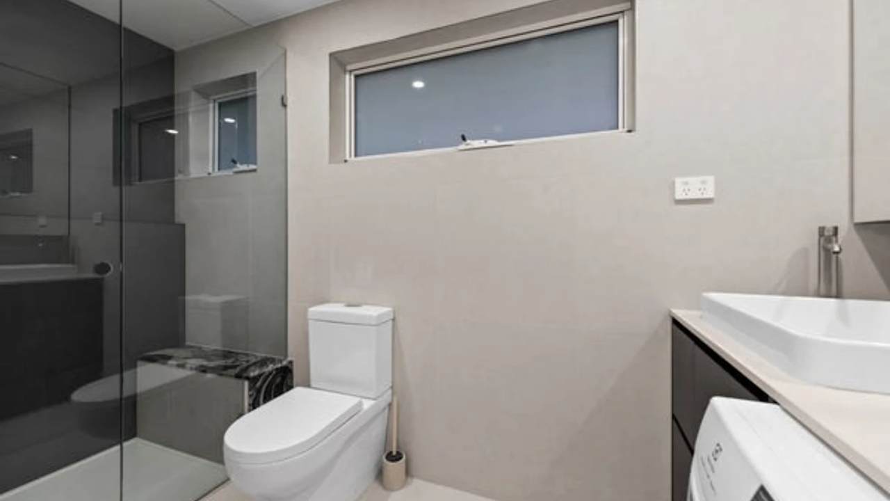 Room in a share house