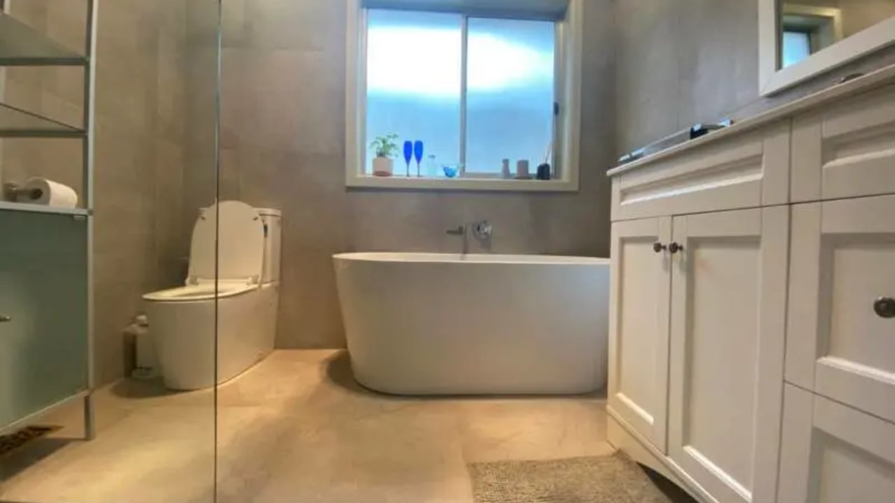 Furnished room in a flatshare