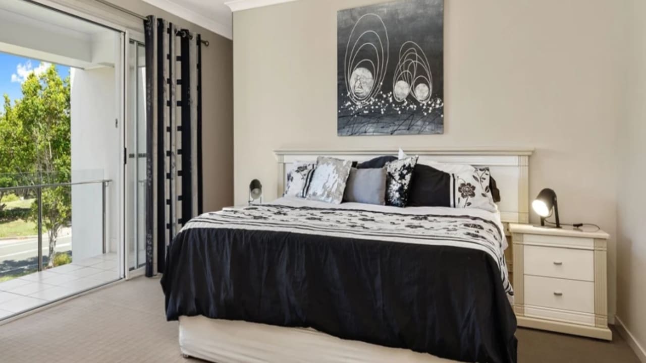 Furnished room in a share house