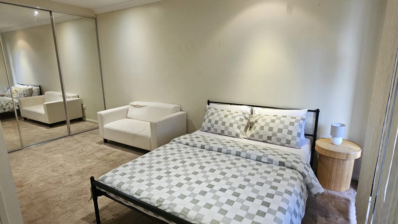 Furnished room in a share house
