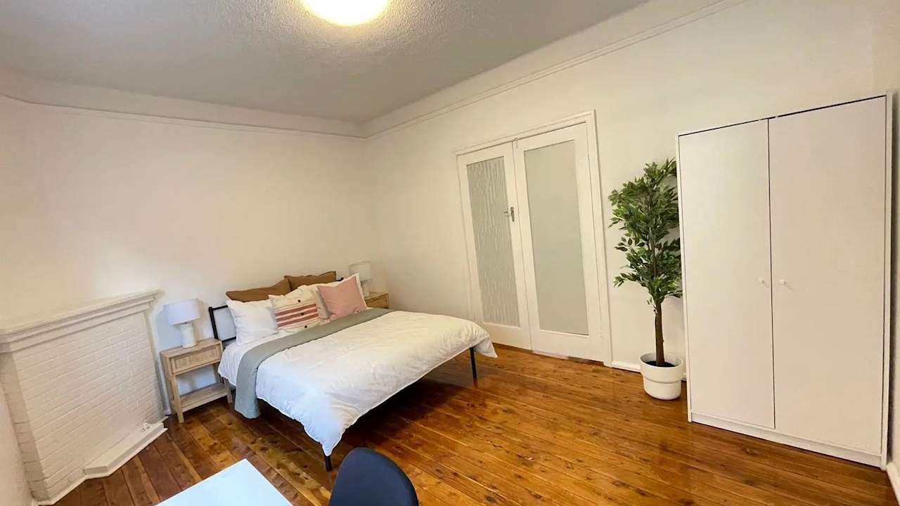 Room in a share house