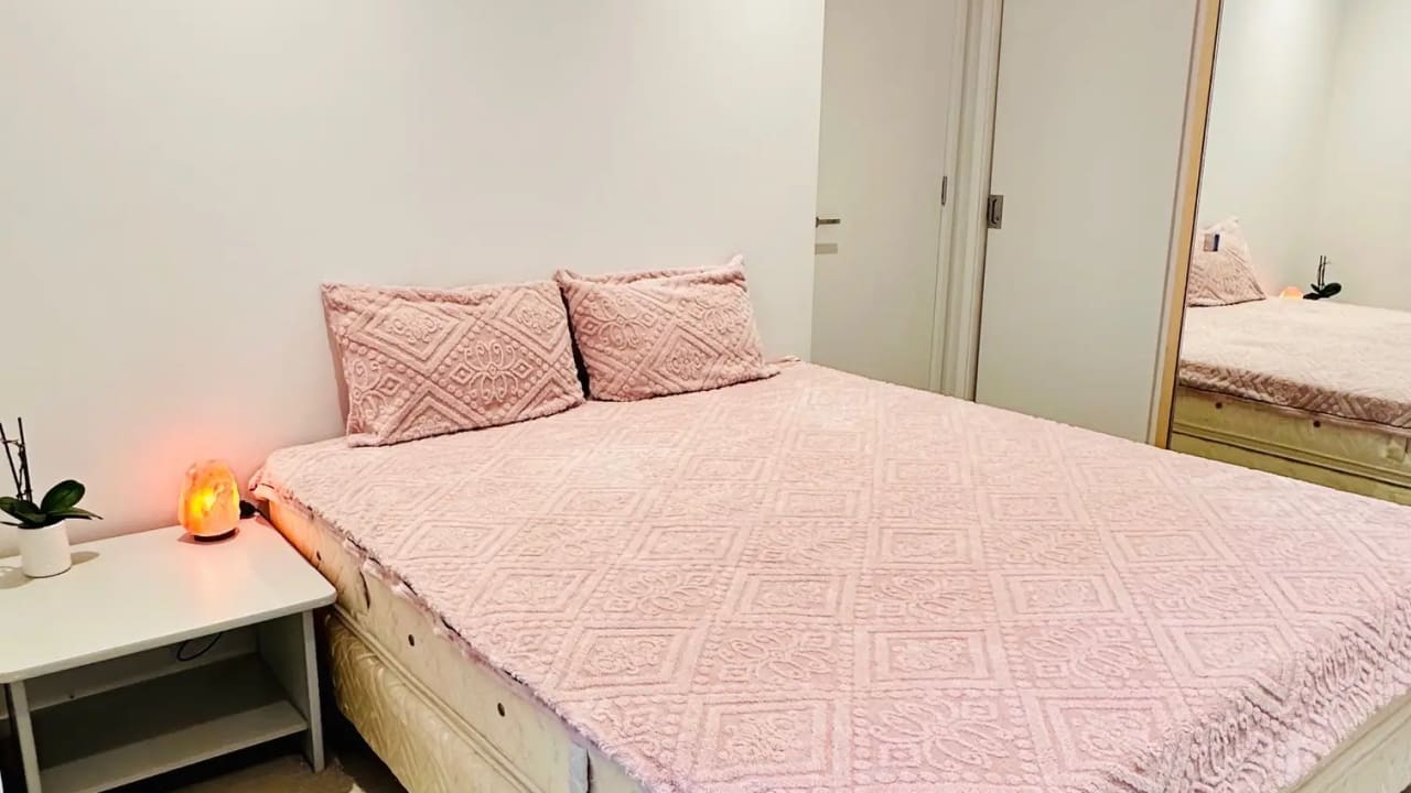 Furnished room with ensuite in a flatshare