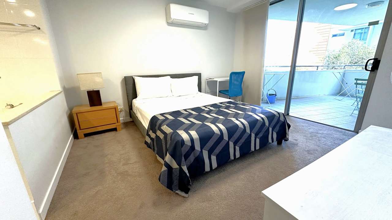 Furnished room with ensuite in a flatshare