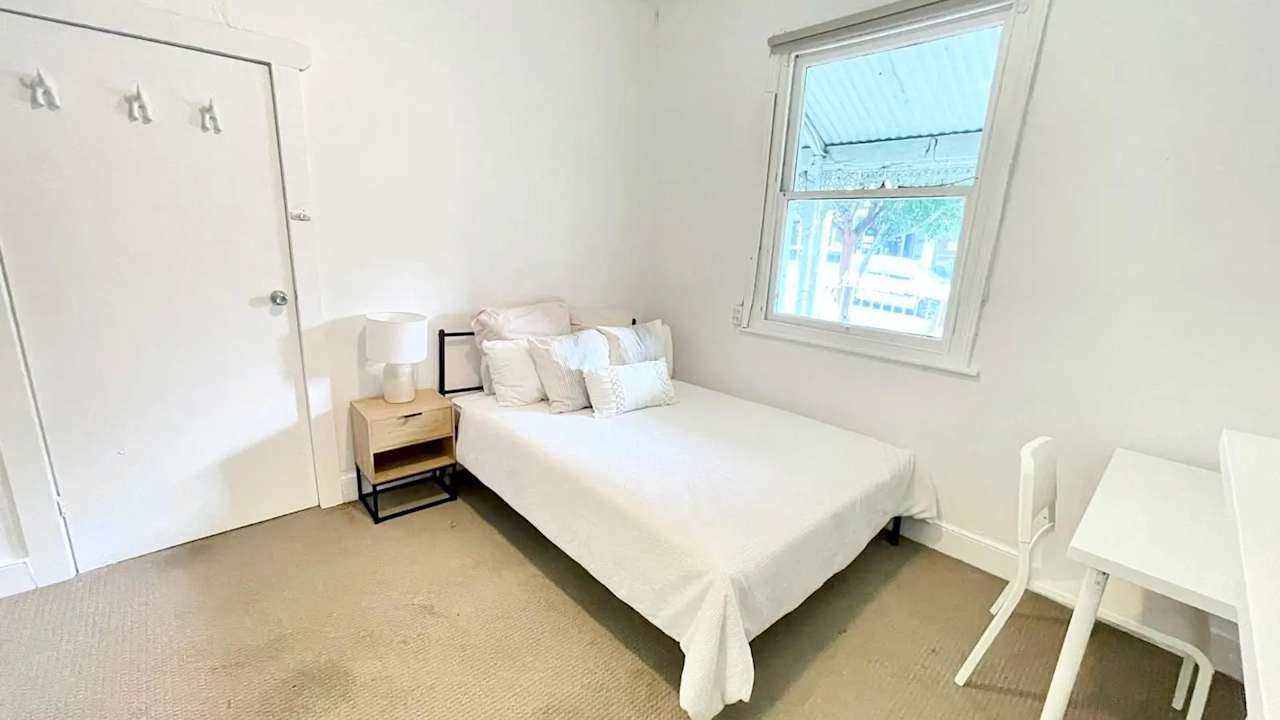 Room in a share house