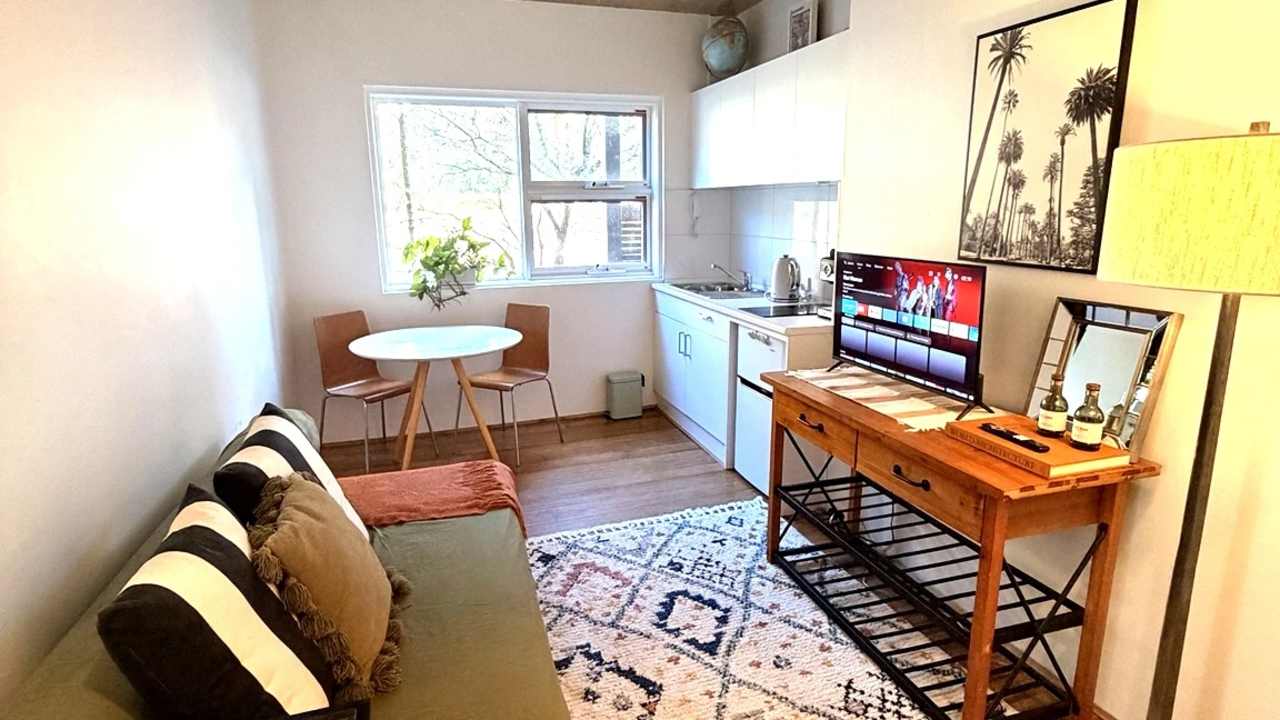 Whole property with 1 room for rent
