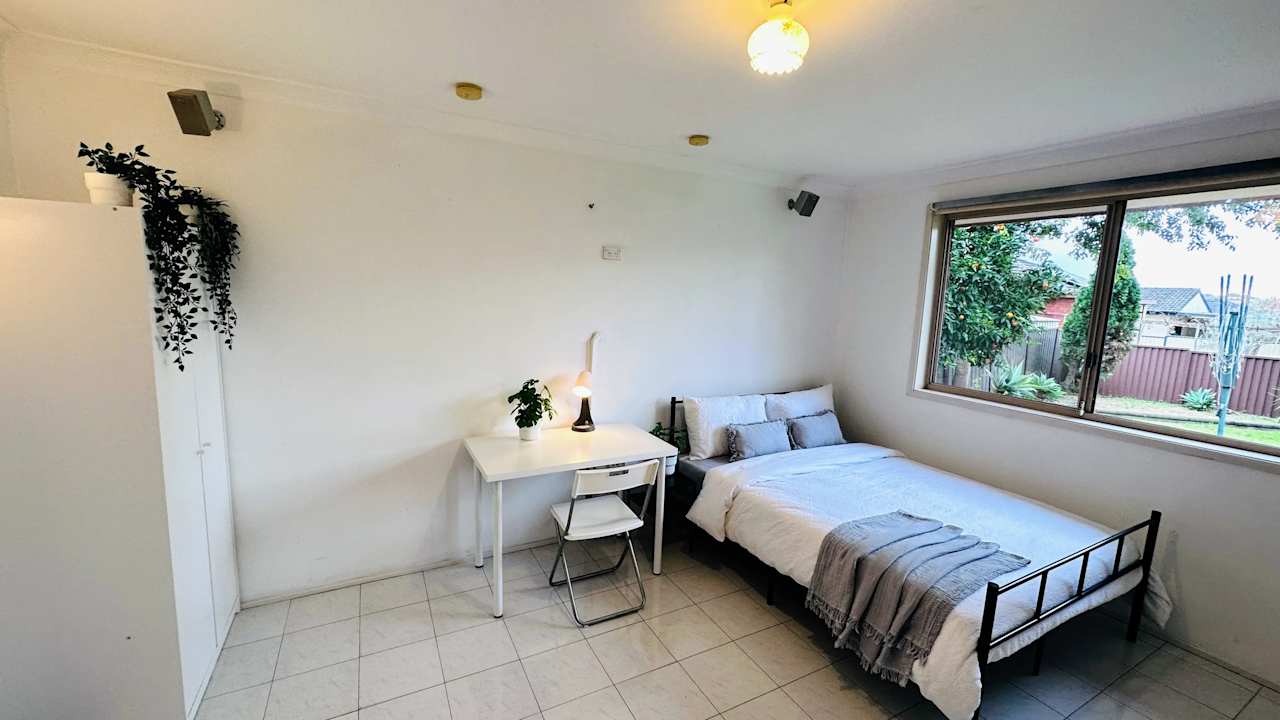 Furnished room in a share house