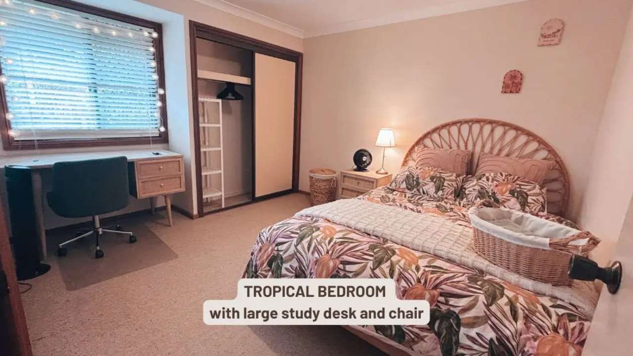 Furnished room in a share house