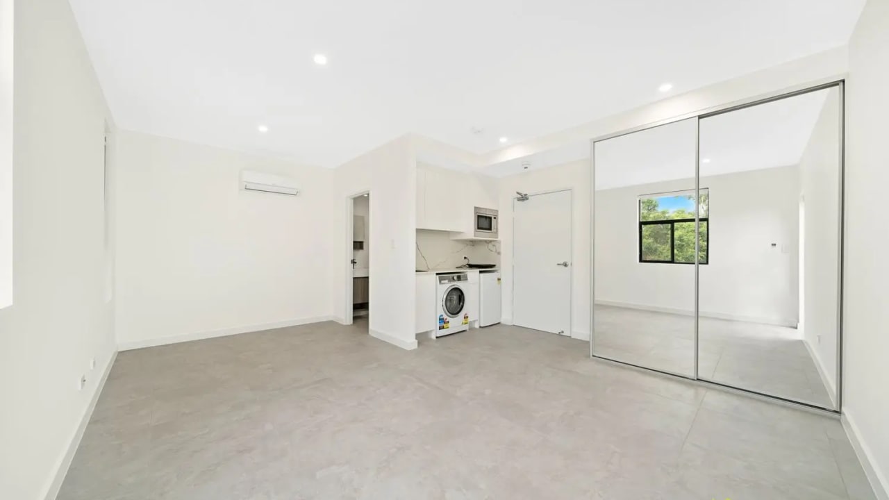 Room studio flat for rent