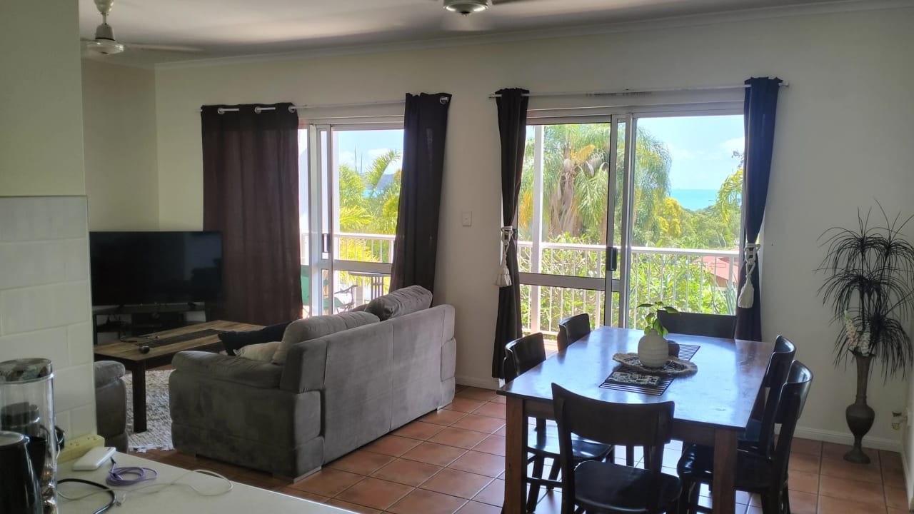 Furnished room in a flatshare