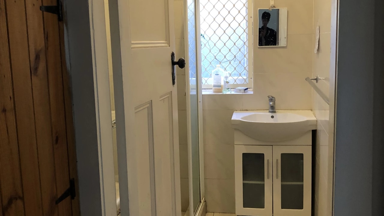 Room in a share house