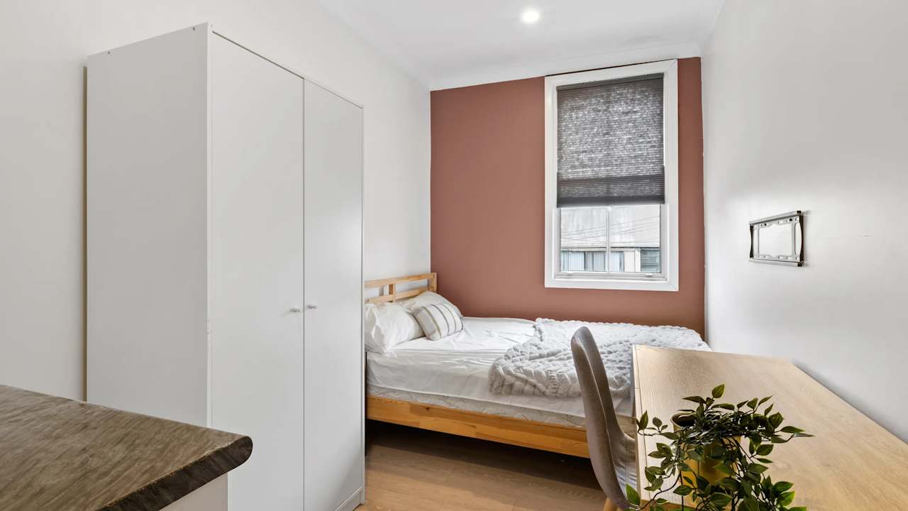 Furnished room in a flatshare