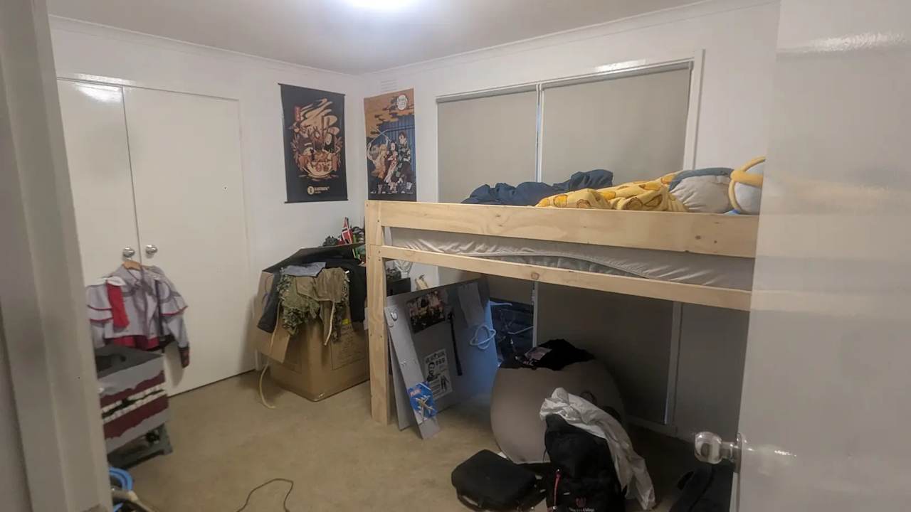 Unfurnished room in a share house