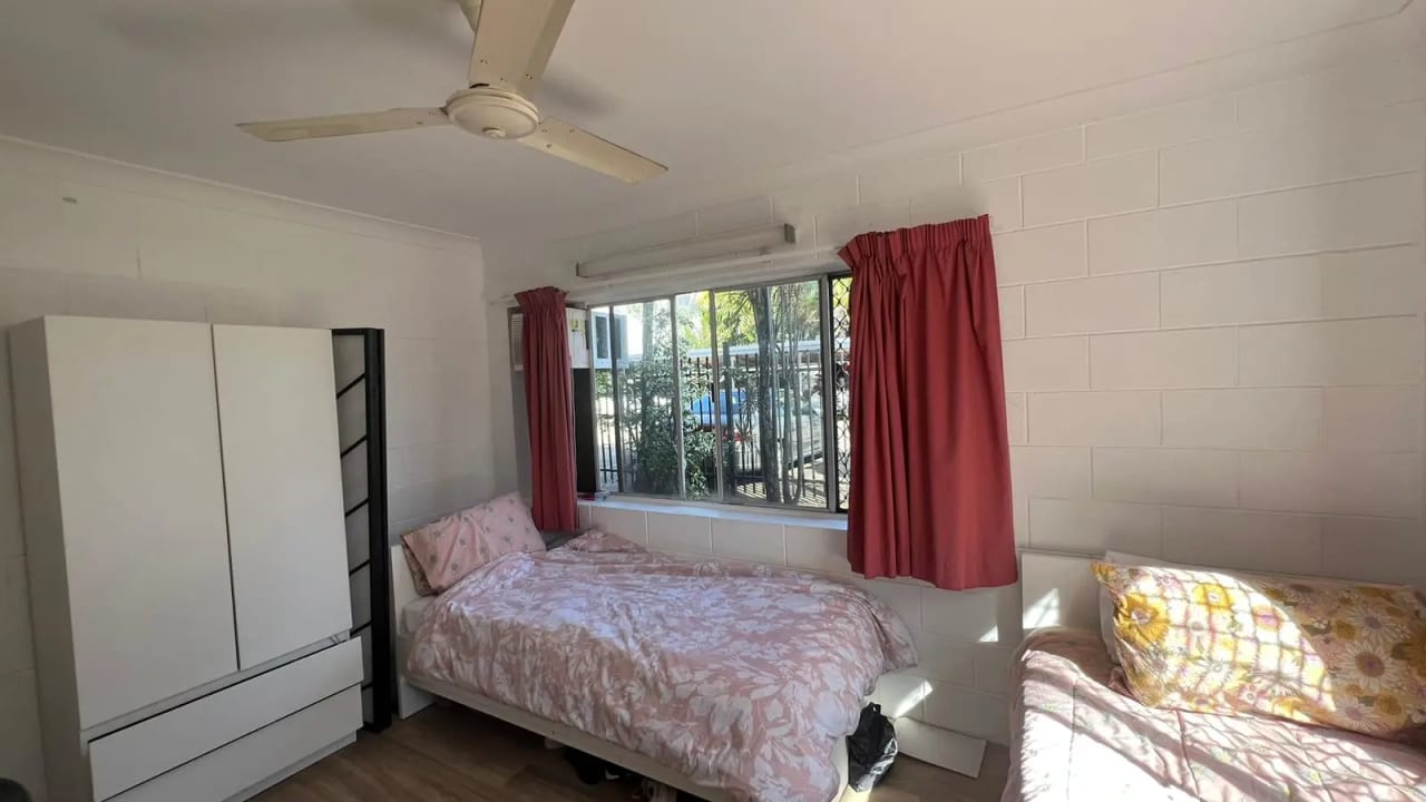 Furnished room in a flatshare
