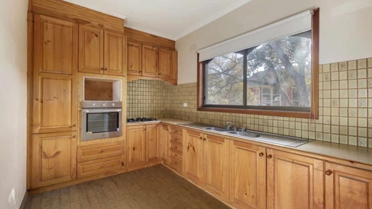 Unfurnished room in a flatshare