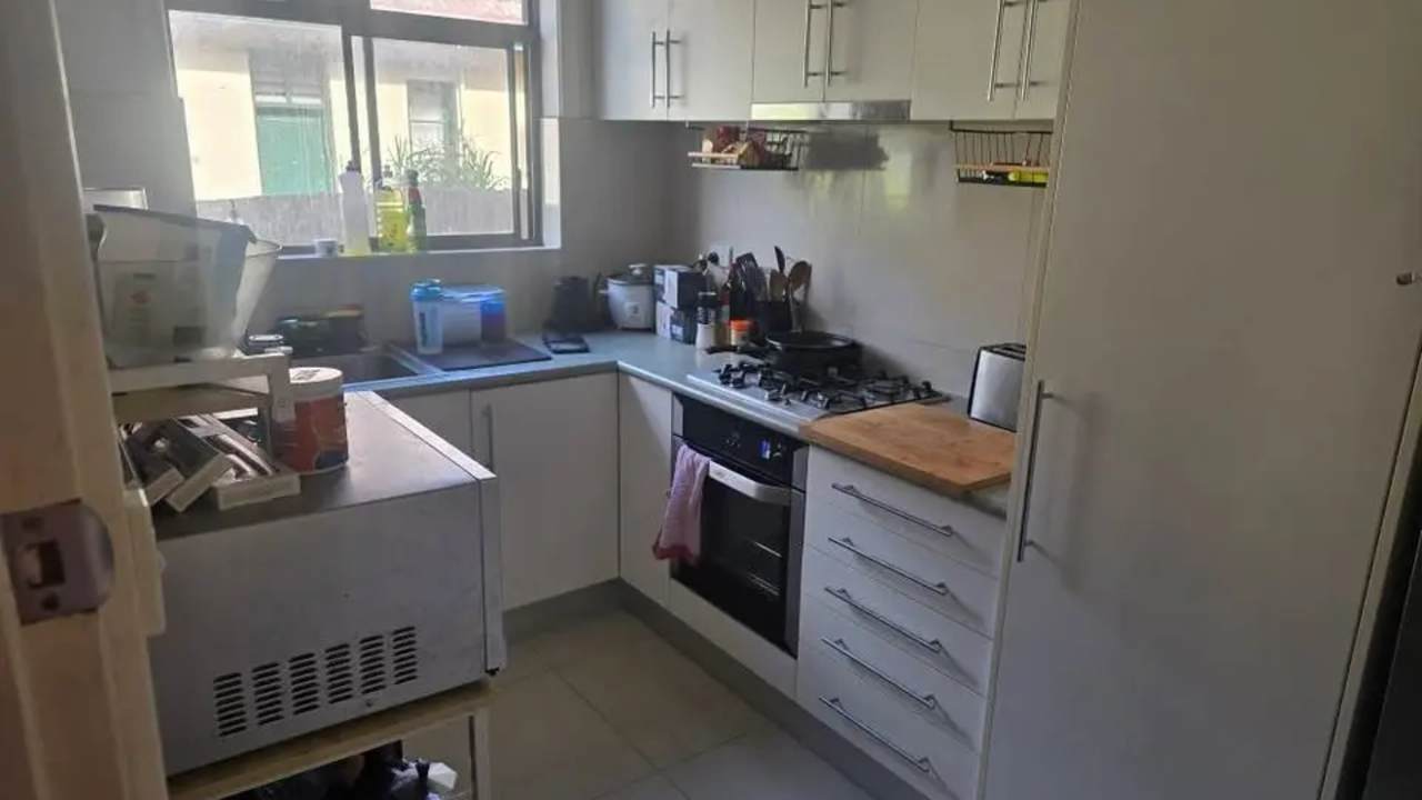 Unfurnished room in a flatshare