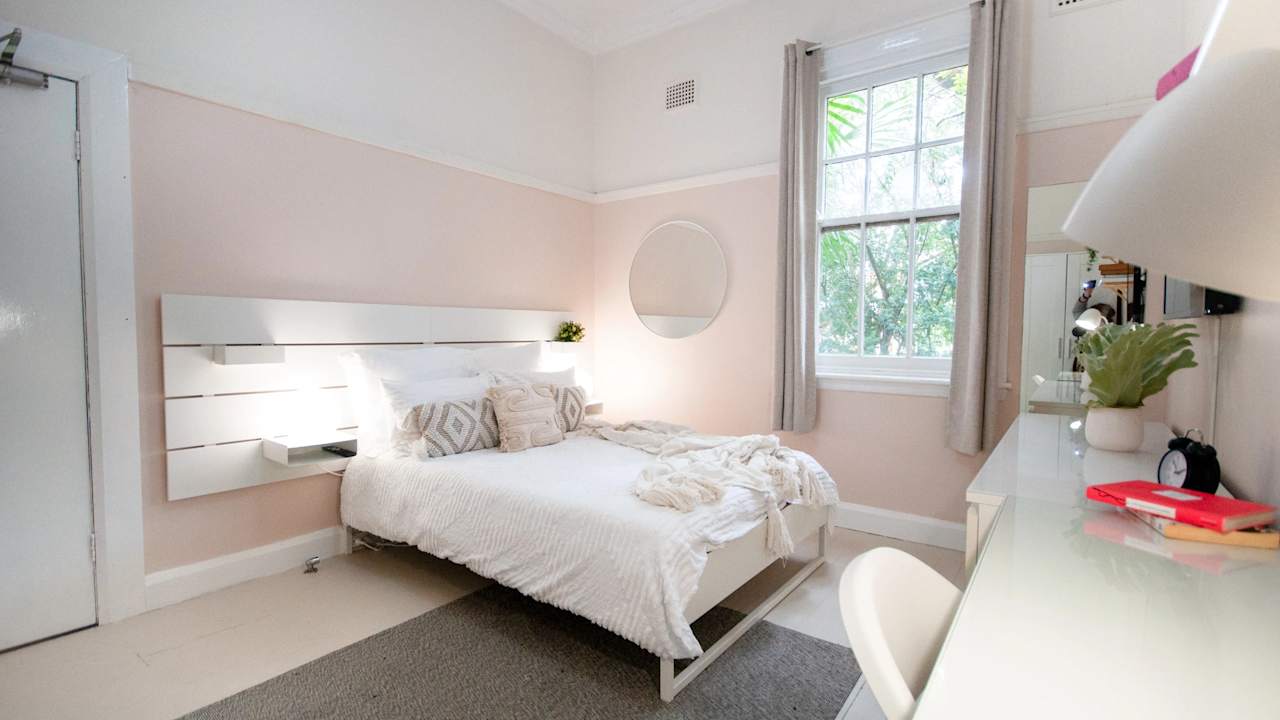 Furnished room in a share house