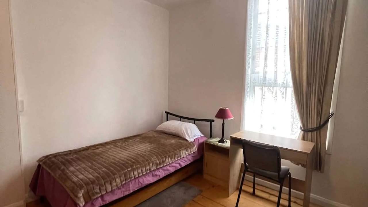 Furnished room in a share house