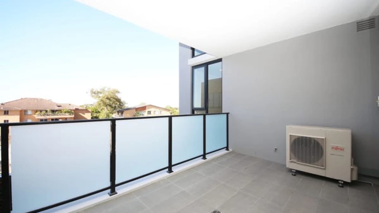 Unfurnished room with ensuite in a flatshare