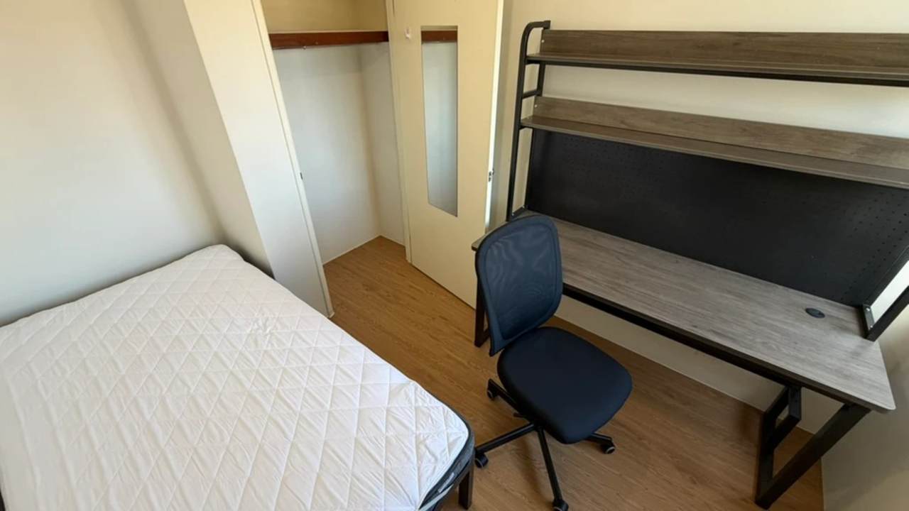Furnished room in a share house